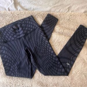 (SOLD) ALO leggings size small